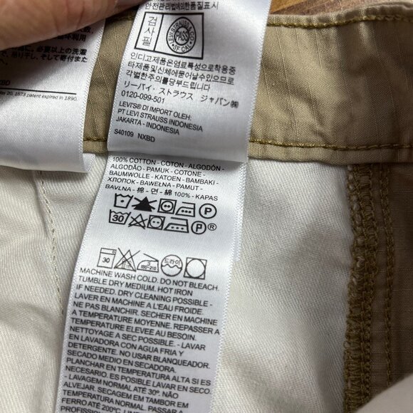 Levi’s Cargo Shorts men’s size 30 (measures 32) beige utility pockets outdoors - Picture 5 of 11